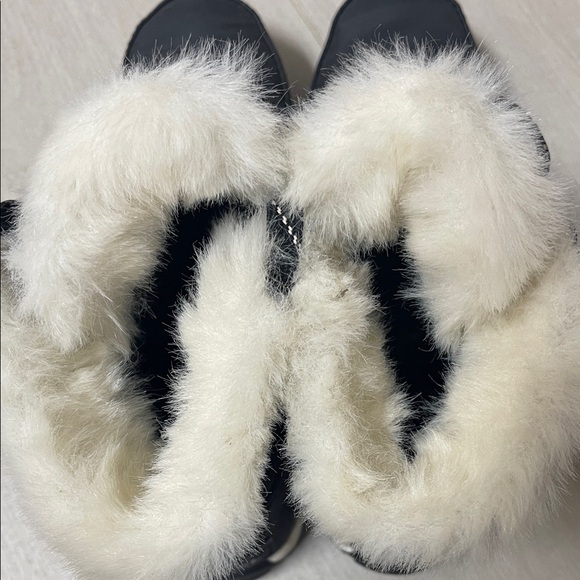 Sorel Women's Black and White Winter Boots EUC - worn a few times - Picture 6 of 7